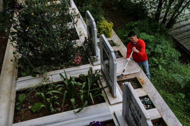 Hayvanseverler evcil hayvan mezarlığında kaybettikleri dostlarını ziyaret edebiliyor